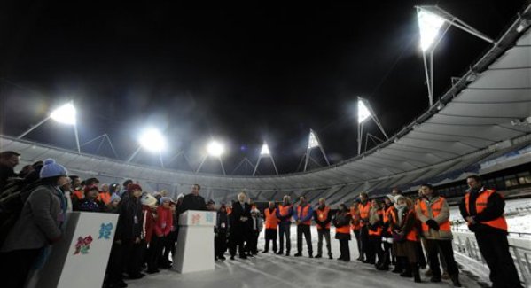 Kigyúltak a fények a londoni Olimpiai Stadionban 