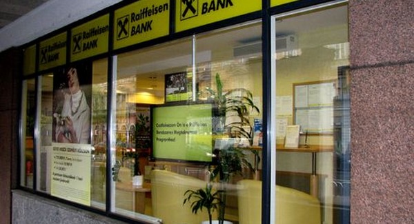 A PSZÁF 4 millióra büntette a Raiffeisen Bankot