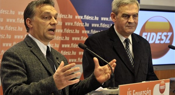Tőkés szerint Orbán védi meg a demokráciát