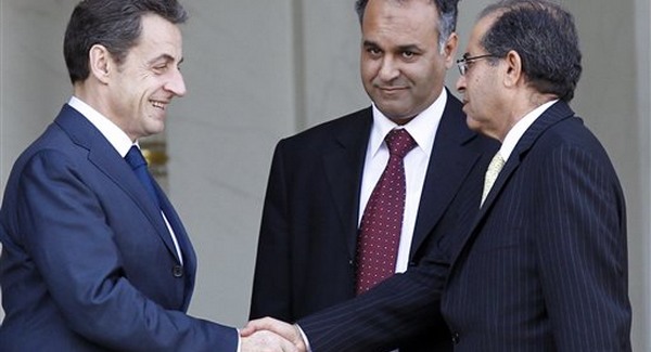 Franciaország a forradalmi kormány pártján Líbiában