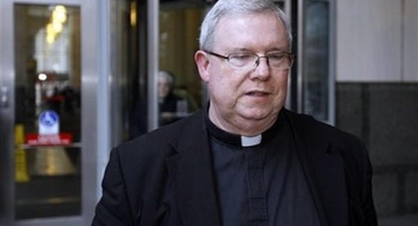 Gyors tárgyalást ígérnek monsignor Lynn ügyében