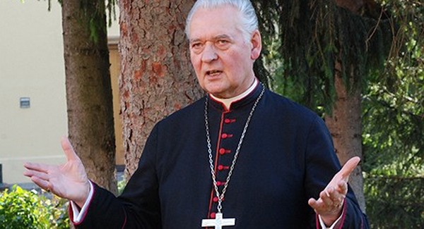 Eltussolta a nuncius a pécsi püspökség ügyeit
