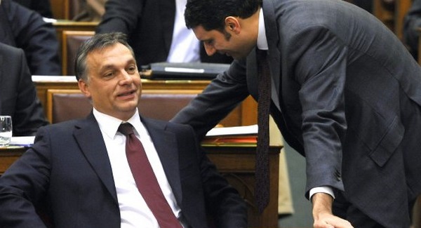 Orbán Lázárnak: Védd magad!