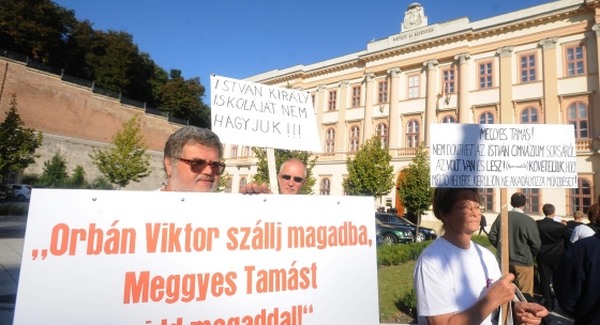 Orbánhoz zarándokol az esztergomi polgármester