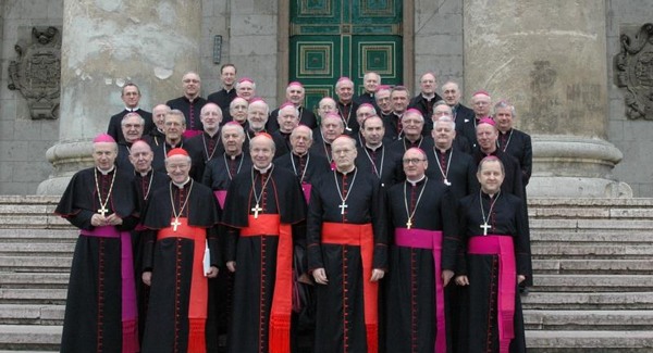 A Püspöki Kar védi a pedofíliát, cenzúrázná a sajtót