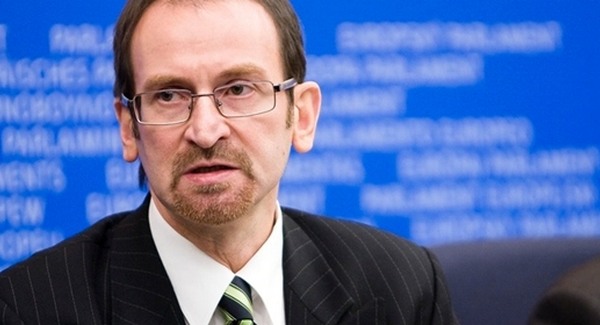 Éles kritikák az EP alkotmányügyi bizottságában