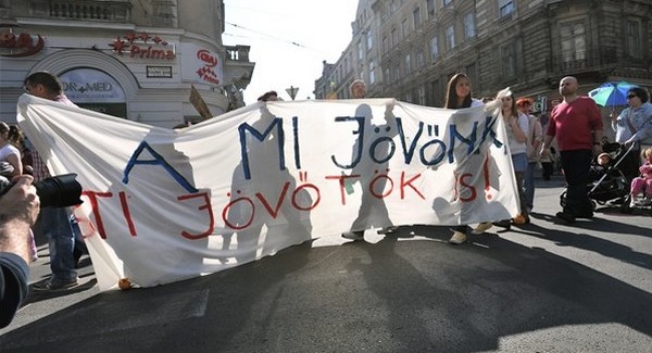 Ma megint tüntetnek a Janikovszky iskoláért