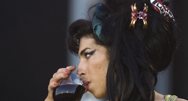 Kiderült, miért halt meg Amy Winehouse