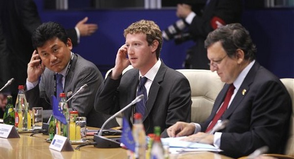 Le akarják nyúlni Zuckerbergtől a Facebookot
