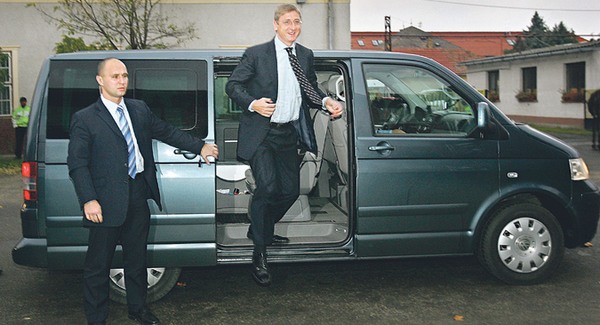 Gyurcsány Orbán autójával jár