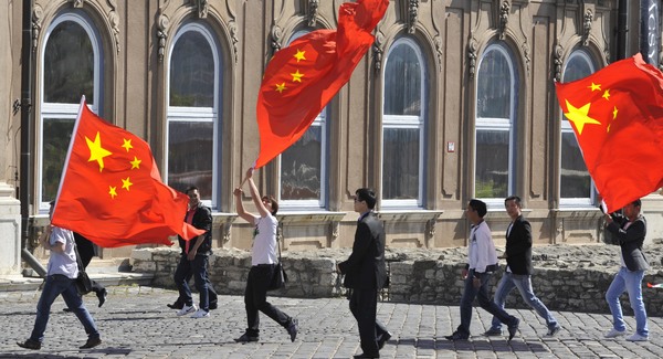 Már Kínából diktálnak a magyar külügynek?