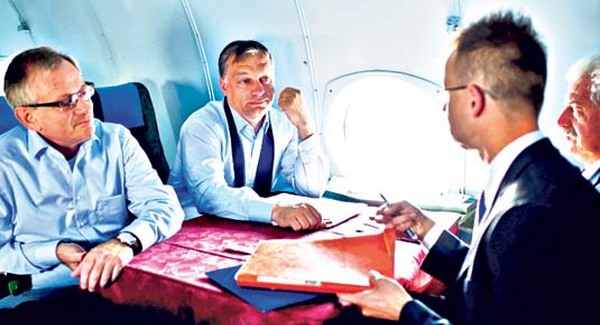 Ordítottak egymással Orbánék a repülőn