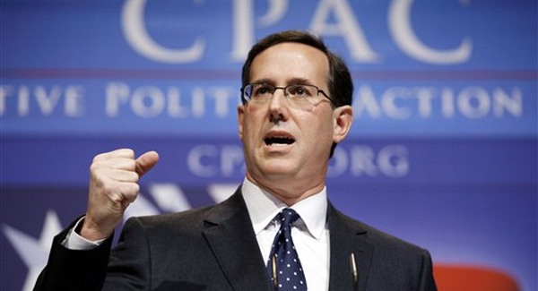 Versenyben Rick Santorum is