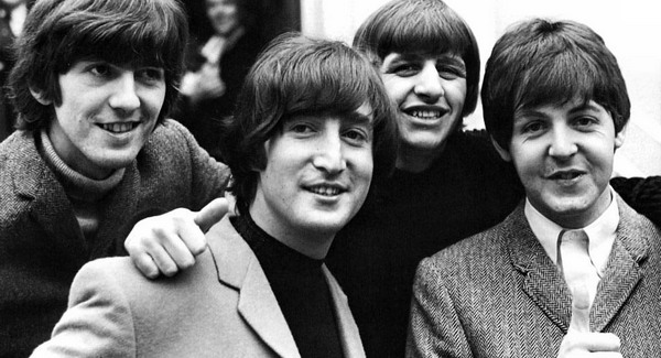 Kalapács alatt a Beatles első amerikai koncertjének képei