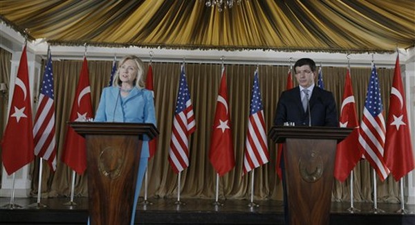 Clinton Törökországnak udvarolt
