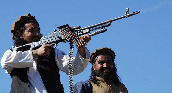 Tálibok törték át a pakisztáni határt