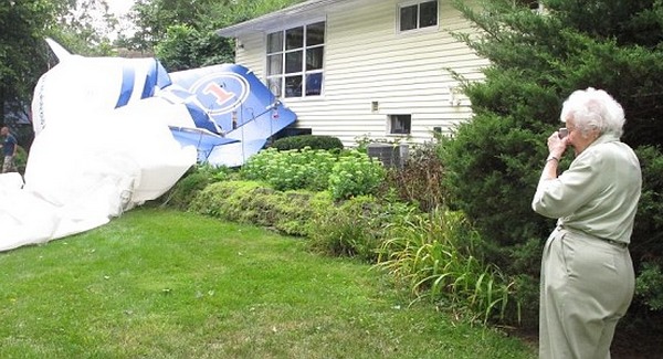 Vodkát reklámozó hőlégballon zuhant a kertre 