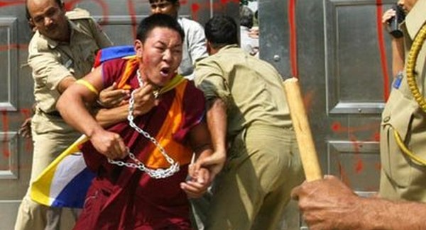 Felgyújtotta magát egy tibeti szerzetes