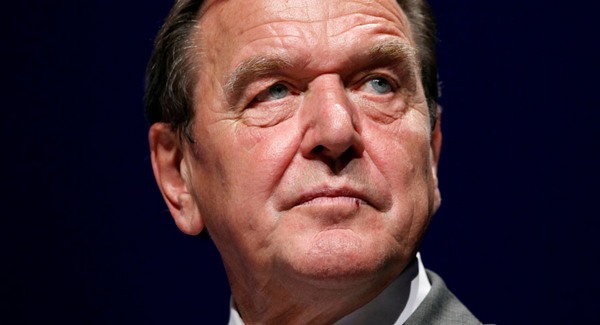 Schröder: „Európa válaszút előtt áll"