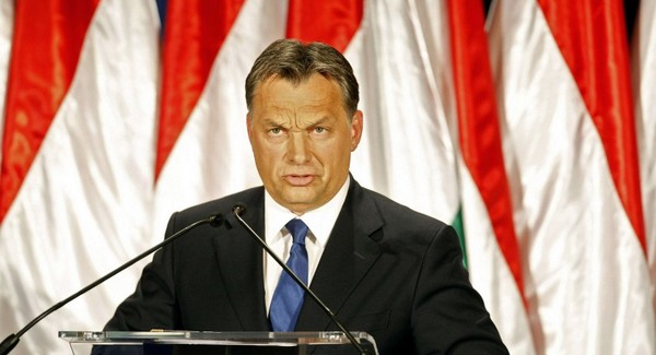 Orbánnak mennie kell