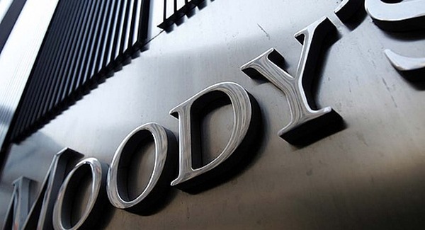 Moody's: Negatív fejlemény a felfüggesztési javaslat