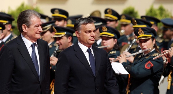Orbán: arccal a Balkán felé