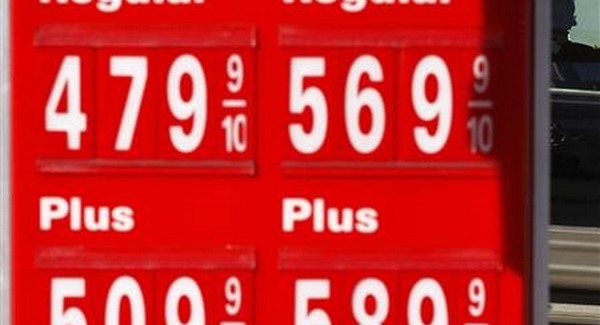 Az átlag benzinár 3 dollár 93 centen 