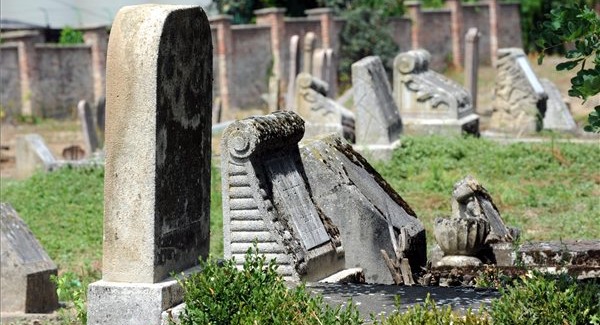 Megemlékezés a kaposvári zsidó temetőben