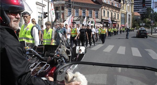 Tucatnyi szervezet tiltakozott a Magyar Élet Menete ellen
