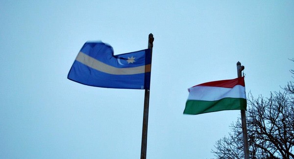 Székelyzászlóval provokált Debrecenben a Jobbik