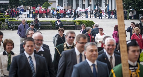 Tüntetők várták Orbánt Debrecenben
