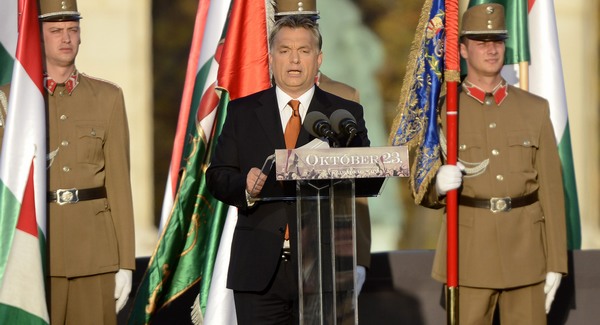 Ellenség nincs, de Orbán háborúba hívja híveit