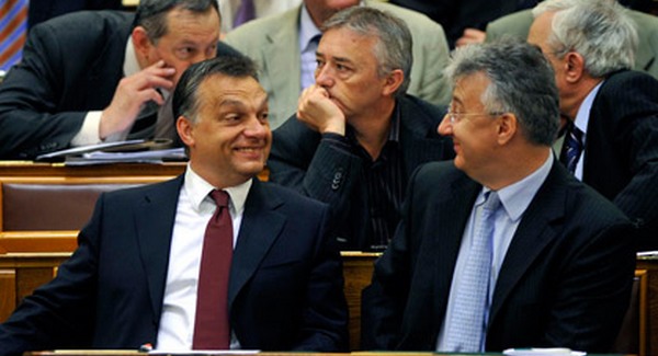 Orbánék hátán mennek Semjénék a parlamentbe