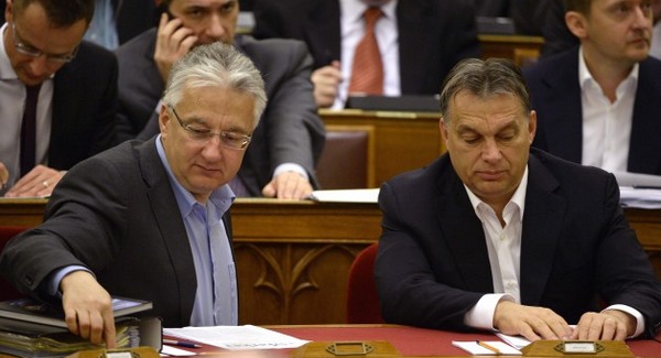 A Fidesznek maga felé hajlik a keze