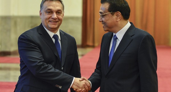 Orbán Pekingben hülyének nézte a kínaiakat