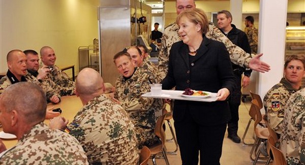 Afganisztánban találkozott Merkel és Karzai