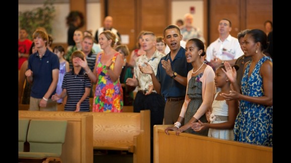 Obama templomban énekel