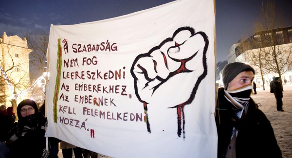 Tüntessünk vagy ne? Tüntessünk!