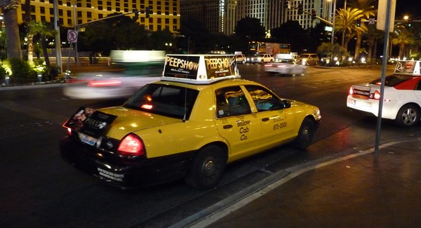 Szívesen kocsikáztatnak a vegasi taxisok