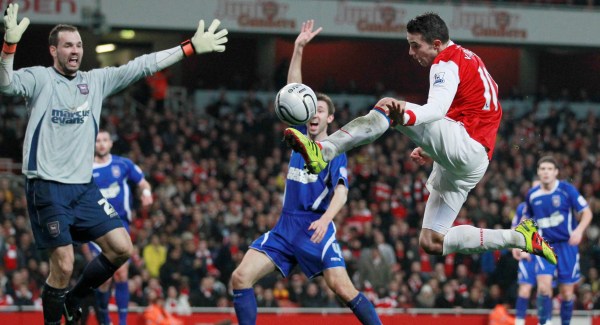 Az Arsenal a kupában, az MU a PL-ben diadalmaskodott 