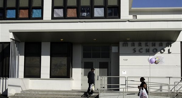 Felfüggesztettek egy kaliforniai tanárt tantermi szexért