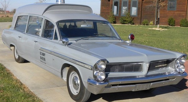 Elkelt a mentőautó, amely állítólag Kennedyt szállította