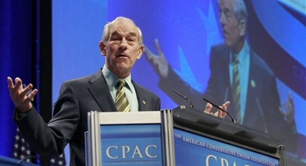 Ron Paul vezeti a konzervatív mezőnyt