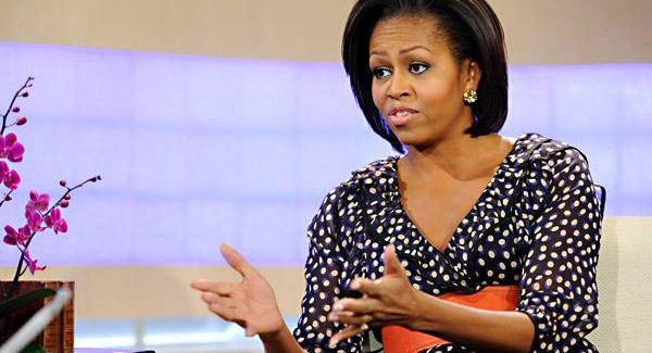 Felhajtás Moszkvában Michelle Obama ruhája körül
