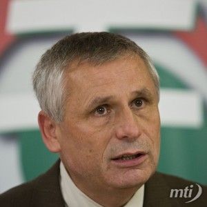 A Jobbik is népszavazást akar az alkotmányról