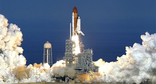 Utolsó útjára indult a Discovery