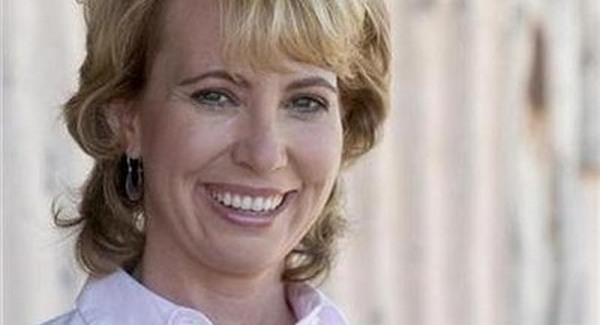 Giffords megszólalt, állapota gyorsan javul 