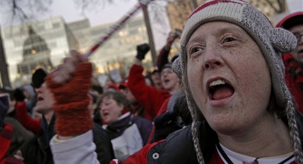 Wisconsin forrong, a kormányzó kitart