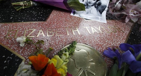 Michael Jackson közelébe temetik Liz Taylort