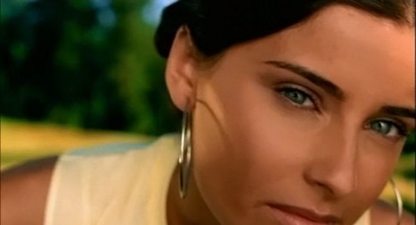 Nelly Furtado visszaadja Kadhafi pénzét